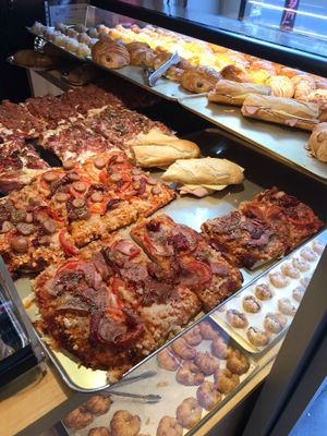 Best vegan pizza I’ve had at Crois-Sants in Barcelona