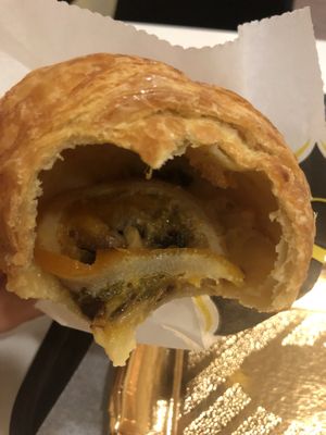 Sehr leckere Kombi (herbe Orange/ süße Schoko). Konsistenz perfekt ! at Crois-Sants in Barcelona