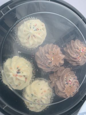 Chocolate & Vanilla at For Goodness Cakes in Mount Vernon