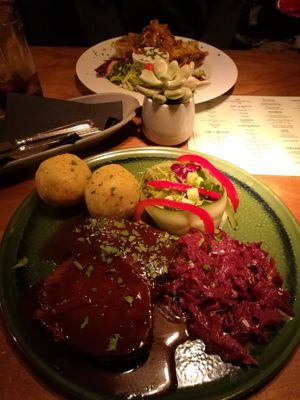 Sauberbraten mit Knödeln und Rotkraut at Steffenhagen in Dresden