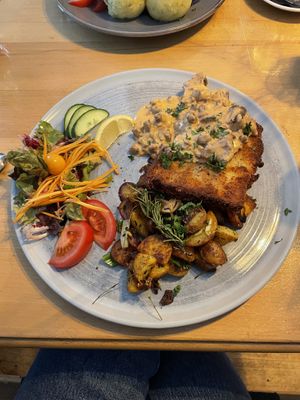 Schnitzel with chanterelles  at Steffenhagen in Dresden