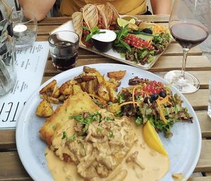 Schnitzel mit Pfifferlingen und Tacos mitJackfruchtfüllung  at Steffenhagen in Dresden