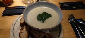 Blumenkohl Suppe mit Bärlauch Pesto at Steffenhagen in Dresden