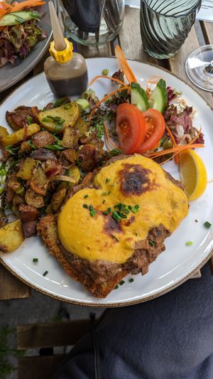SCHNITZEL AU FOUR at Steffenhagen in Dresden
