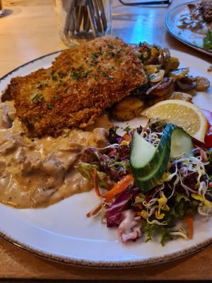 Schnitzel mit Tagesempfehlung at Steffenhagen in Dresden