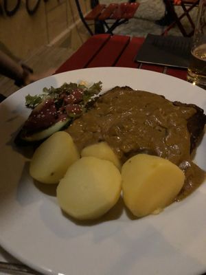 Vegan schnitzel and potatos at Steffenhagen in Dresden
