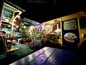 Ambiance at El Taco Feliz - The Happy Taco - Food Truck in Kapaa