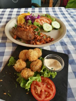 Breaded mushrooms & BBQ baked jacket potato with baked beans at O Forno in Calheta