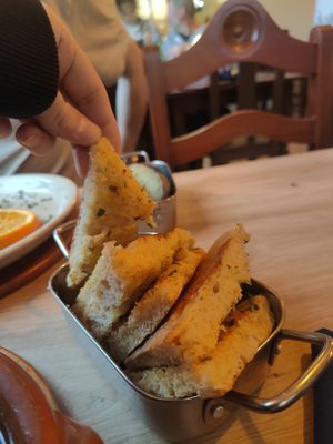The garlic bread, on regular menu they use vegan butter always at O Forno in Calheta