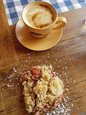 Soy Cappuccino and apple strawberry crumble at O Forno in Calheta