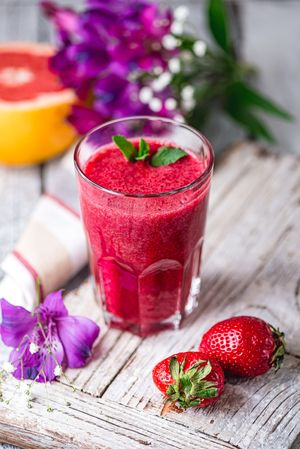 Smoothie grapefruit, currants, strawberries, cherries, dates at Vegano Hooligano - Mala in Odessa