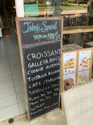 El menú del día que dicen que no podemos pedir y que hay que pedir plato  at Vegan & Raw in Mallorca