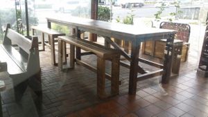 outside seating at Pitstop Pizza in Coorparoo