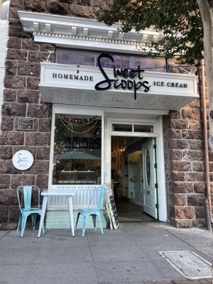 Entrance at Sweet Scoops in Sonoma