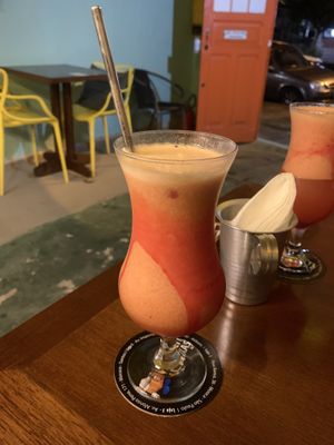 Suco de morango com maracujá  at Veg & Veg Burguer in Santos