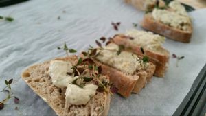 hummus and bread at Souls in Copenhagen