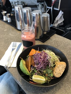 Loved this salad with such delicious strawberry smoothie! at Souls in Copenhagen
