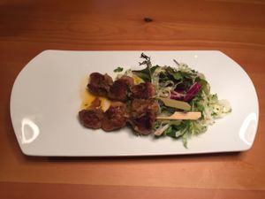 Brochetas de seitán casero con chimichurri at El Maderal in Barcelona