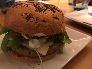 burger at El Maderal in Barcelona