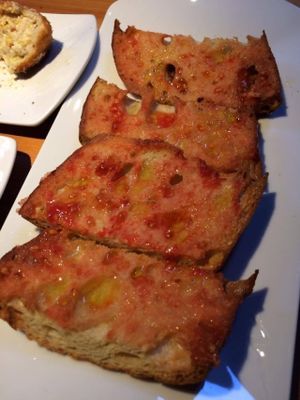 pan con tomate at El Maderal in Barcelona