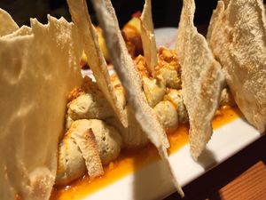 spicy hummus with popadums at El Maderal in Barcelona