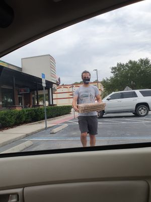 Hubby with  vegan pizza, one of my favourite sights 😍🍕 at Mellow Mushroom in Sanford