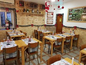 Uma das salas com capacidade ate 28 pessoas at Escondidinho in Mafra