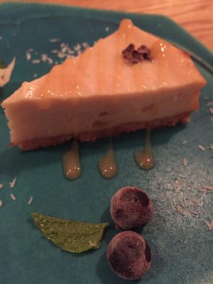 Vegan lemon cheese cale at Ukishima Garden in Kyoto