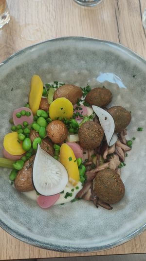 Plat vegan at La Couleuvrine in Sarlat-la-caneda