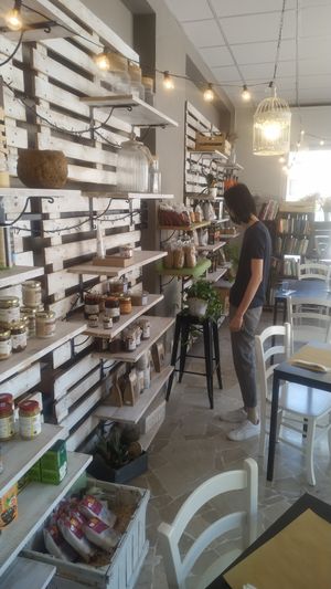 beautifully arranged shelves at Green-go Kitchen in Sassuolo