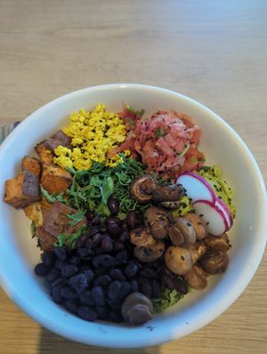 Breakfast bowl at Kupfert & Kim - Spadina in Toronto