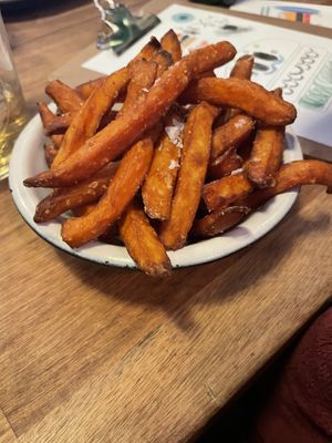 Süsskartoffelpommes  at Halifax Burgers - Larsbjornsstaede in Copenhagen