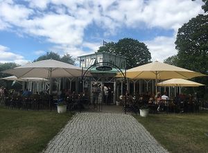 Utdoor seating  at Slottspaviljongen in Mariefred