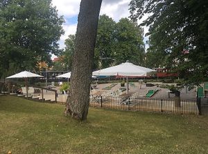 next to the tourist train and mini golf course at Slottspaviljongen in Mariefred
