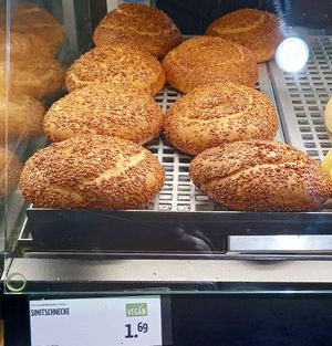 some of the vegan options (pay attention to the knew labels, "veggie" is only vegetarian) at backWERK - Hauptbahnhof in Dusseldorf