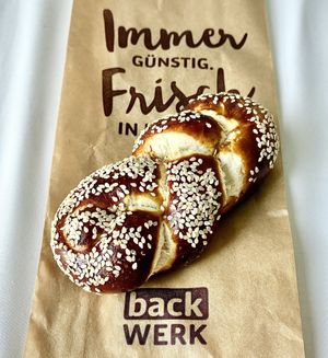 Pretzel knot   at backWERK - Hauptbahnhof in Dusseldorf