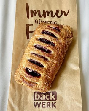 Cherry strudel   at backWERK - Hauptbahnhof in Dusseldorf