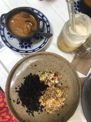 Moqueca de cogumelos, com arroz negro, farofa de banana e vinagrete 😍😍  at Pura Rio in Rio De Janeiro