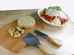 Tivoni Foods melting cashew cheddar pasta and cashew Gouda on a bamboo cheese platter at Tivoni Foods in Mexico City