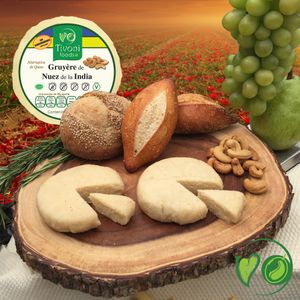 tivonifoodstivonifoodsUna #deliciosa combinación creada a partir de estos ingredientes que aportan un increíble s#abor a nuestra #receta #original de #Gruyere.

Por su sabor #europeo y su consistencia #cremosa es ideal para untar en una #pera o para aderezar un rico #emparedado.

Degústalo solo en #cubitos, úntalo sobre #galletas o rebanadas de #pan, o combínalo con otros quesos de la #Tablade #quesos #Tivoni. at Tivoni Foods in Mexico City