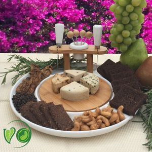 tivonifoods¡Una #deliciosa tabla de #quesos #anacardos de nuez de la India para #degustar con toda la #actitud! Disfruta un manjar con #Brie de #Nuez de la #India de #Tivoni#Foods acompáñalo con pan, galletas y/o fruta. #chipotle #finas #hierbas #pimienta #aceitunas ¡Buenísimo!
#brie #cashew #vegan #tabla #queso #reunion #fiesta #saludable #nutritivo #vegano at Tivoni Foods in Mexico City