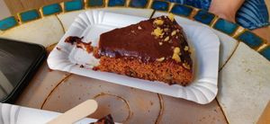 Excellent chocolate, nut and berry cake at MacroDulces la Espiral in Malaga