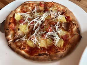 Canadian “ham” and pineapple pizza at Le Jardin du Petit Prince in Taichung
