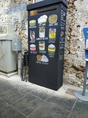 C'è anche un tortino vegano a base di pera at FUD in Palermo