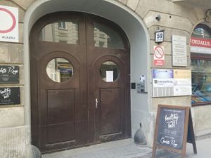 entrance at Healthy as Hell in Warsaw