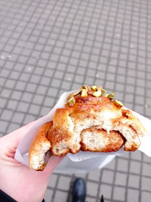 cinnamon roll at Bez Jaj in Poznan