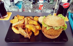 Burger "Geflügelte Träume" at Universum in Hannover