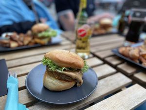 Geflügelte Träume Burger mit extra Keese  at Universum in Hannover