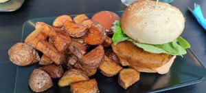 Burgermeister mit Pommes at Universum in Hannover