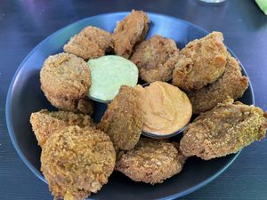 Selbstgemachte Nuggets mit 2 Saucen  at Universum in Hannover